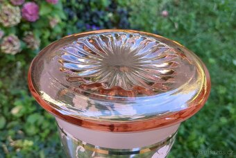 Skleněná růžová karafa se zlacením - 8