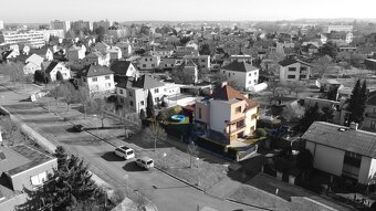Unikátní dvougenerační vila, pozemek 540m2, studna, Hradec K - 8