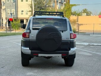 Toyota FJ Cruiser 4.0 V6 – spolehlivé SUV s pohonem 4x4 - 8