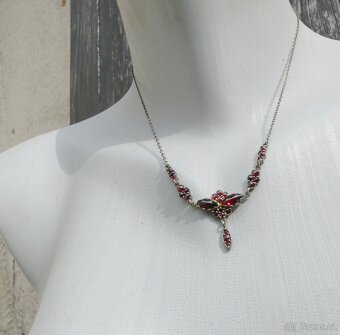 Stříbrné náhrdelníky s českými granáty, koliery, různé - 8