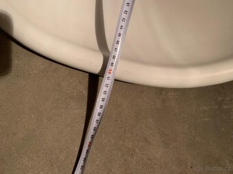 Bílé umyvadlo s krytem na sifon - 8