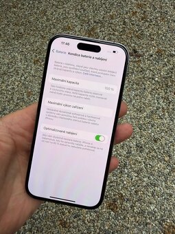 IPhone 14 Pro - baterie 100% - 8