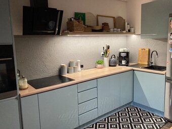 Rodinný dům 330m2 + zahrada 1737m2, 2 bytové jednotky, garáž - 8