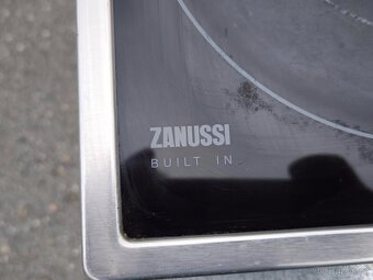 DOVOZ MOŽNÝ set horkovzdušná trouba a varná deska Zanussi. - 8