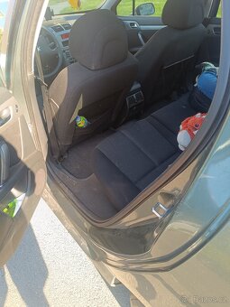 Peugeot 407 SW 2 l 100 kW - 8
