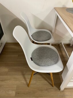 Velká stojací  lampa + 4 ks židle - 8