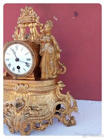 figurální zdobené mosazné mechanické hodiny Francie 1910 - 8