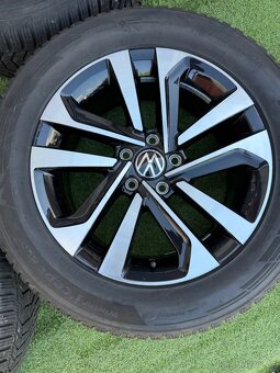 Volkswagen Tiguan II - TOP ZIMNÍ SADA 235/55 R17 ORIGINÁL - 8