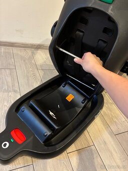 Vajičko, autosedačka s bází Lionelo astrid i size - 8