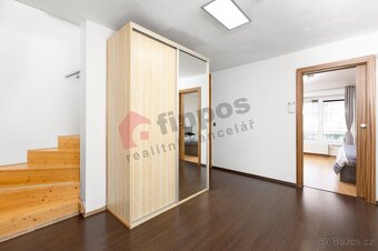 Pronájem rodinného domu 5+1 v Nupakách , okr Praha východ. - 8