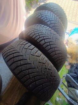 Sada zimní pneu Michelin 215/55/17 hroty - 8