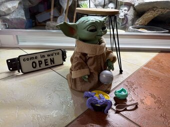 Interaktivní baby Yoda s příslušenstvím - 8
