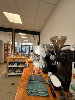 BAR DO KAVÁRNY Z MASIVU - 8