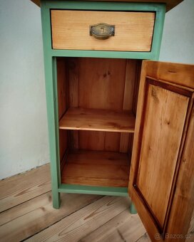 NOČNÍ / ODKLÁDACÍ STOLEK po renovaci - 8