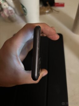 iPhone 11 64GB - 8