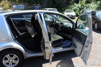 Daihatsu Sirion - 8