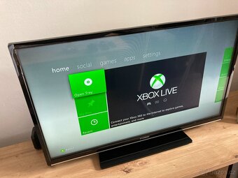 Xbox 360 E 250GB - 8