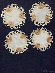 Různé dečky na stůl, pod vázu, ozdobné - 8