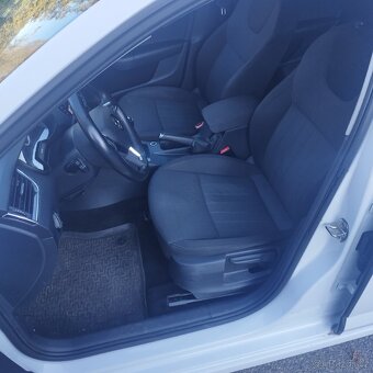 Škoda Octavia Combi 2.0 TDI - 8