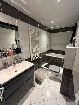 Rodinný dům 180m² 4+1 s garáží, altánem, zahrada 725m² - 8