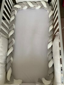 Nový bílý - šedý mantinel cop do dětské postýlky 3m - 8