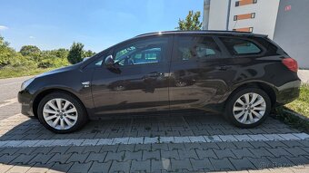 Opel Astra J Sports tourer - 8