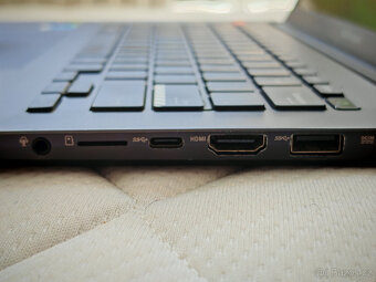 ASUS Vivobook 14" OLED AMD R7 5800H 16GB RAM RTX3050 - 8