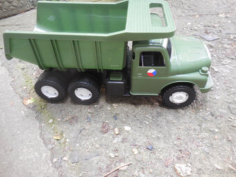 Tatra 148 na zahradu - 8