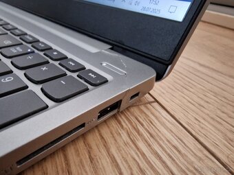 Lenovo IdeaPad 330s-15IKB - i5, IPS, Radeon RX 540 - 8