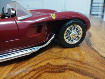 Ferrari 250 Testa Rossa 1/18 - 8