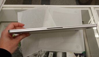 MacBook Air 13" 2025 M4 10-core 16/256GB zár 9/2026 - 8
