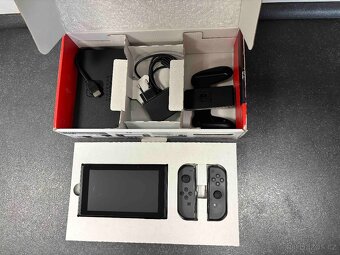Nintendo Switch 1 s příslušenstvím - 8