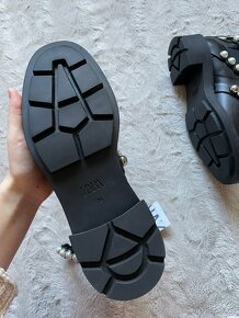 Černé kožené kotníkové boty Zara se zdobením - vel.38 - 8