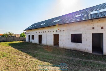 Prodej hrubé stavby rodinného dvojdomu, 2x 4+kk, k.ú. Chvalo - 8
