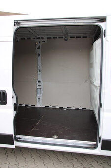 Dodávka CITROËN Jumper FT 35 L3H2 BlueHDi 140k S&S,r.v. 2023 - 8
