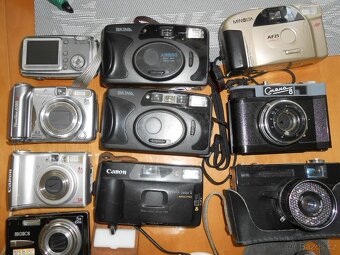 12kusů fotoaparátů +1x expozimetr Leningrad 4 +blesk - 8