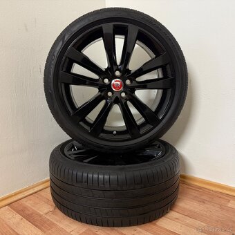 DVOUROZMĚRNÁ JAGUAR XE 5x108 R19+LETNÍ PNEU 6mm - 8