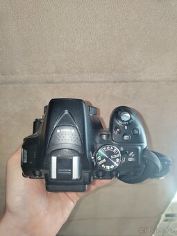 Nikon D5300 + 3 objektivy a další příslušenství - 8