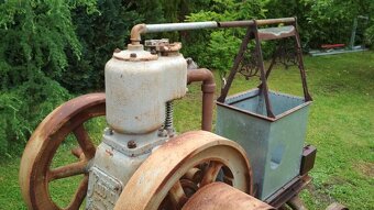Stabilní motor Slavia 4HP - 8