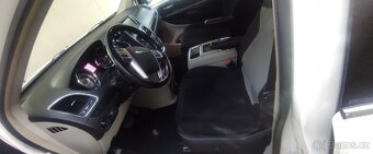 Chrysler Town Country 3,6 Penta DVD 2011 - 8