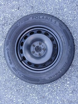 Pěkná zimní kola Škoda Karog 215/60/16, vzorek 8mm - 8