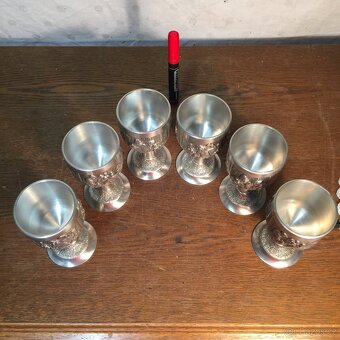 cínové číše zbobené poháry masivní 2 kg cínu TOP stav - 8
