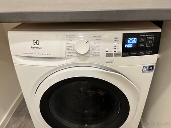 Pračka se sušičkou Electrolux EW7WO448WC - 8