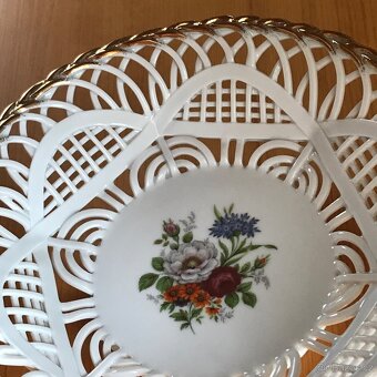 Porcelánové košíky prolamované s květinovým vzorem - 8