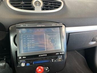 RENAULT CLIO 1,2-16V  III., BENZIN 55 KW RV 2006 ZA 35000 KČ - 8