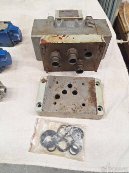 Hydraulická čerpadla, rozvádeče - 8