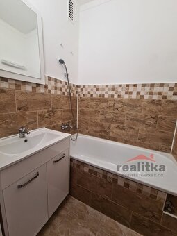 Pronájem hezkého bytu 2+1 s balkónem a parkováním, Opava, ul - 8