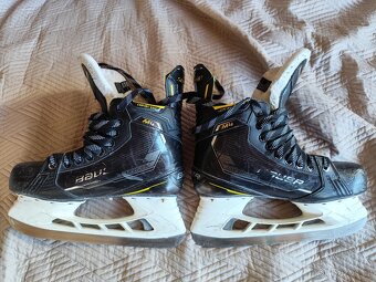 Brusle Bauer Supreme M4, vel. 7, fit 2 - 8