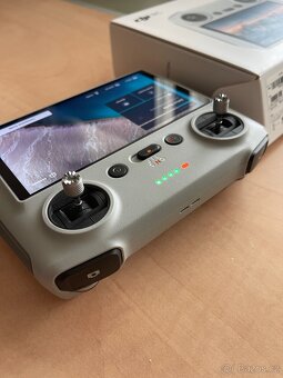 Ovladač DJI RC. - 8