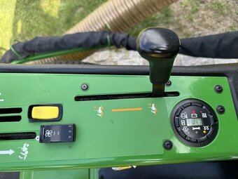 Rotační žací stroj John Deere 1570 - 8